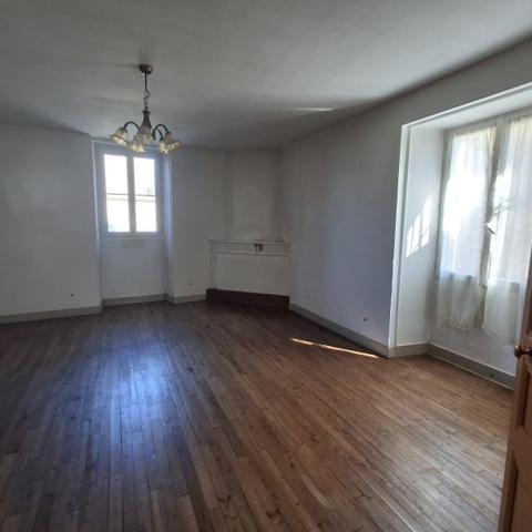 MAISON EN PIERRES A LA CAMPAGNE AVEC GRANGE ATTENANTE