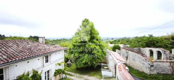 MAISON DE CARACTERE 210 m² AVEC GRANGE, ATELIER ET TERRAIN DE 2 814 m²