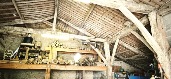MAISON DE CARACTERE 210 m² AVEC GRANGE, ATELIER ET TERRAIN DE 2 814 m²