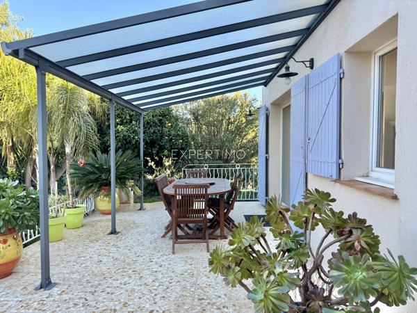 Carqueiranne (83320) Villa aux grandes dimensions avec piscine dans un environnement verdoyant