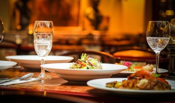 Restaurant de cuisine traditionnelle dans rue piétonne (emplacement premium)