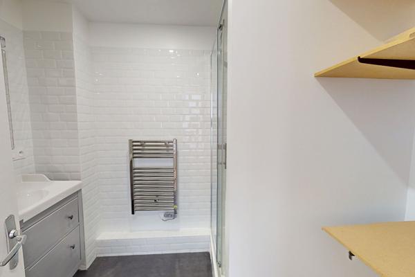 EXCLUSIVITE Spacieux deux pièces rue de la Fontaine au Roi