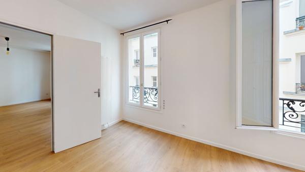 Spacieux deux pièces rue de la Fontaine au Roi