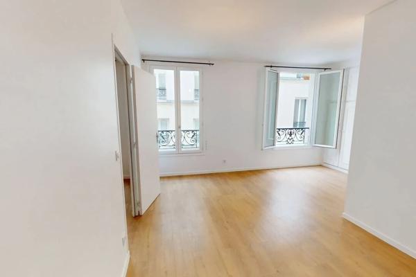 Spacieux deux pièces rue de la Fontaine au Roi