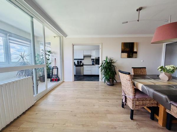 TOURCOING PLEIN CENTRE - RÉSIDENCE RENOVEE- 3 CHAMBRES- LOGGIA- CAVE-PARKING TOURCOING