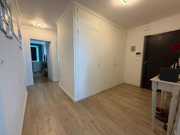 TOURCOING PLEIN CENTRE - RÉSIDENCE RENOVEE- 3 CHAMBRES- LOGGIA- CAVE-PARKING TOURCOING