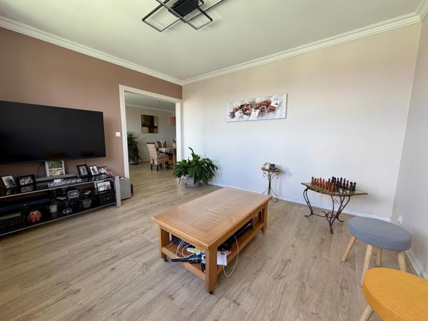 TOURCOING PLEIN CENTRE - RÉSIDENCE RENOVEE- 3 CHAMBRES- LOGGIA- CAVE-PARKING TOURCOING
