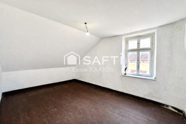 Maison à rénover avec fort potentiel, idéalement située en lisière de forêt dans un secteur recherché.