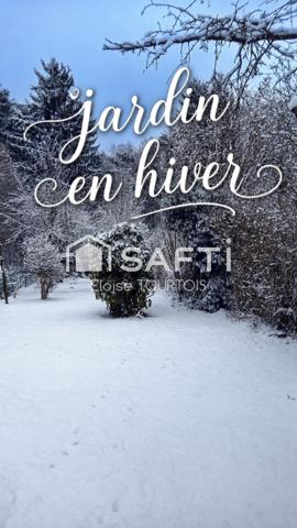 Maison à rénover avec fort potentiel, idéalement située en lisière de forêt dans un secteur recherché.