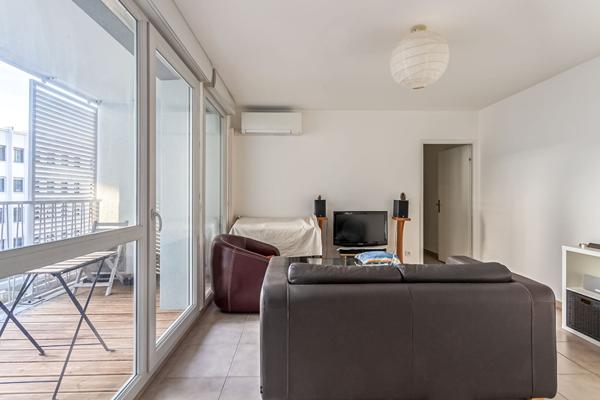 Chambery , T3 recent loue, avec terrasse et parking