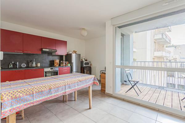 Chambery , T3 recent loue, avec terrasse et parking