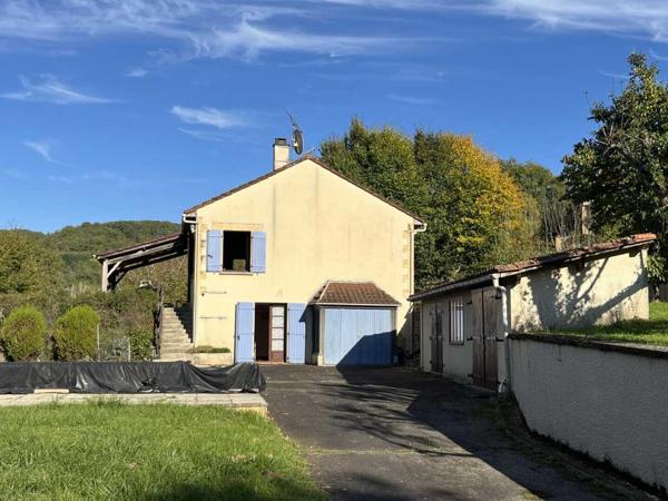 Maison contemporaine - Sarlat-la-caneda En Périgord Noir, à quelques minutes du village de SAINT-JULIEN-DE-LAMPON, maison traditionnelle d'environ 130 m² habitables avec piscine et vue.