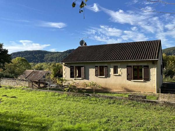 Maison contemporaine - Sarlat-la-caneda En Périgord Noir, à quelques minutes du village de SAINT-JULIEN-DE-LAMPON, maison traditionnelle d'environ 130 m² habitables avec piscine et vue.