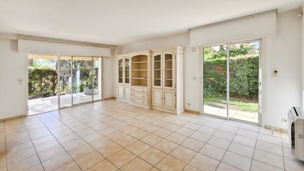 Boulouris (83700) Appartement avec terrasse et jardin 3 pièces à vendre à Saint-Raphaël + garage + cave