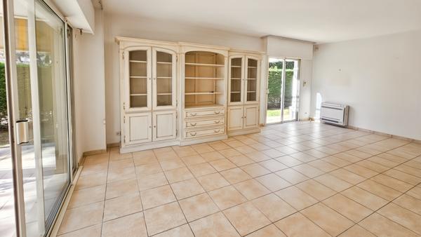 Boulouris (83700) Appartement avec terrasse et jardin 3 pièces à vendre à Saint-Raphaël + garage + cave