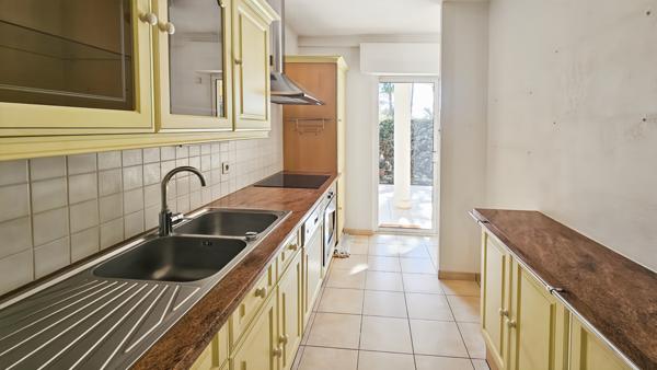 Boulouris (83700) Appartement avec terrasse et jardin 3 pièces à vendre à Saint-Raphaël + garage + cave