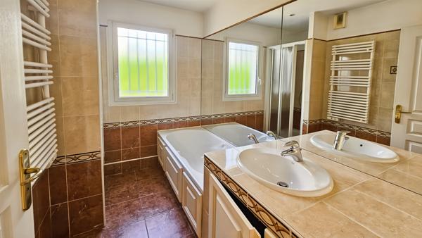 Boulouris (83700) Appartement avec terrasse et jardin 3 pièces à vendre à Saint-Raphaël + garage + cave