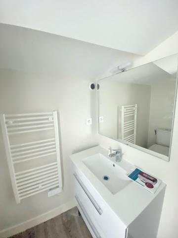Appartement
                                                                                                                                                                                                                                                                                                                        2 pièce(s)                                                                                                                                                                                                          1 chambre(s)                                                                                                                                                                                                          32.7  m²