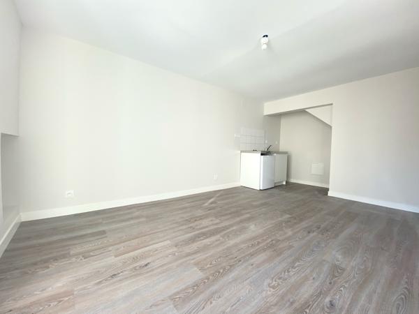 Appartement
                                                                                                                                                                                                                                                                                                                        2 pièce(s)                                                                                                                                                                                                          1 chambre(s)                                                                                                                                                                                                          32.7  m²