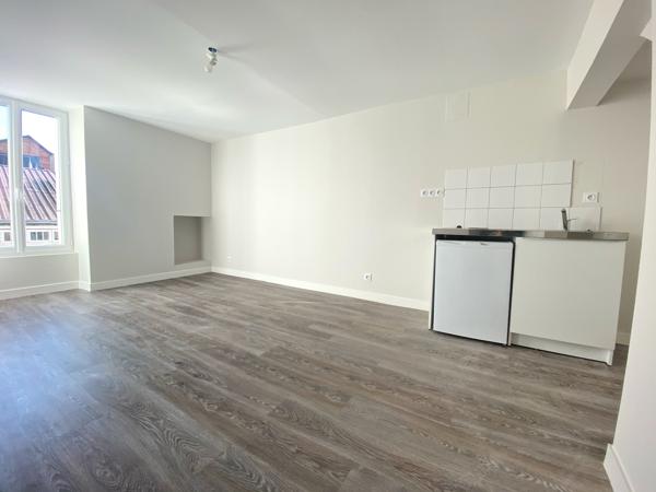 Appartement
                                                                                                                                                                                                                                                                                                                        2 pièce(s)                                                                                                                                                                                                          1 chambre(s)                                                                                                                                                                                                          32.7  m²