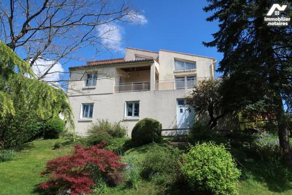 MAISON CONTEMPORAINE de 168 M² HABITABLES, JOLIE VUE DOMINANTE SUR LE LAC, TERRAIN PAYSAGE 1300 m².