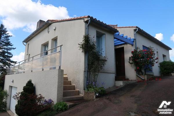 MAISON CONTEMPORAINE de 168 M² HABITABLES, JOLIE VUE DOMINANTE SUR LE LAC, TERRAIN PAYSAGE 1300 m².