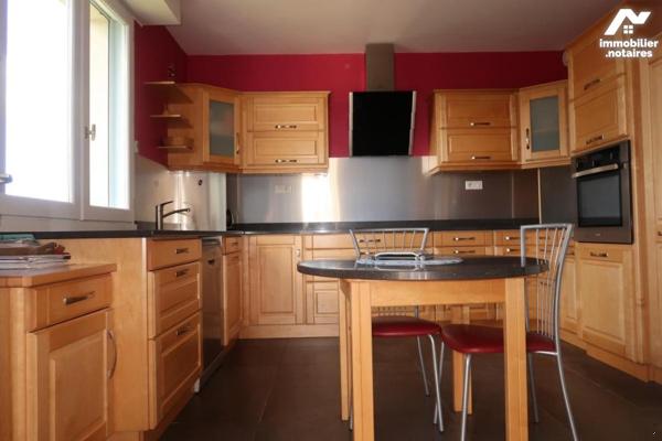 MAISON CONTEMPORAINE de 168 M² HABITABLES, JOLIE VUE DOMINANTE SUR LE LAC, TERRAIN PAYSAGE 1300 m².