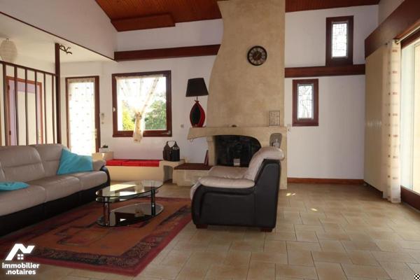 MAISON CONTEMPORAINE de 168 M² HABITABLES, JOLIE VUE DOMINANTE SUR LE LAC, TERRAIN PAYSAGE 1300 m².