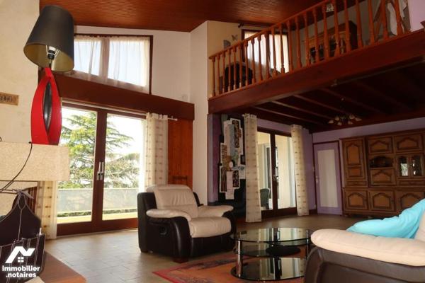 MAISON CONTEMPORAINE de 168 M² HABITABLES, JOLIE VUE DOMINANTE SUR LE LAC, TERRAIN PAYSAGE 1300 m².