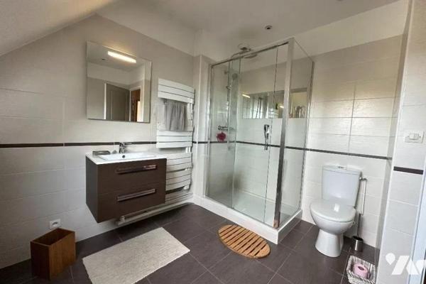 A VENDRE Maison T6, 4 chambres, à AMFREVILLE-LA-MI-VOIE (76920). Maison contemporaine d'archite...