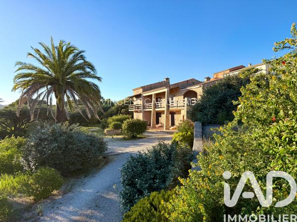 Maison à vendre 6 pièces 200 m² Sanary-sur-Mer