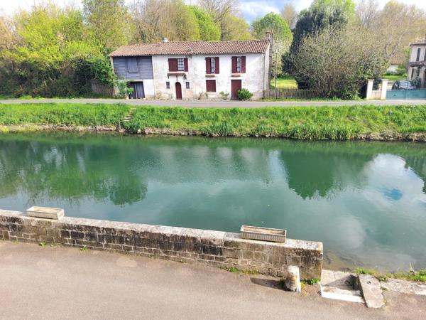 Coulon, belle propriété avec appartement attenant