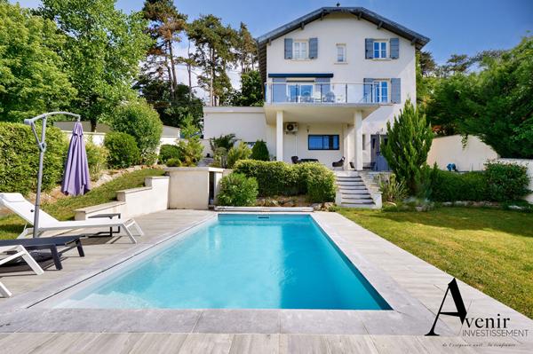 Maison Ecully 5 pièce(s) 215 m2 - jardin et piscine Ecully Maison Ecully 5 pièce(s) 215 m2 - jardin et piscine Ecully