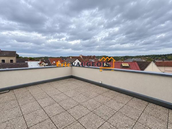 Vente                                                      Appartement
                        
                     4 pièces                      100 m2                     à Coulommiers