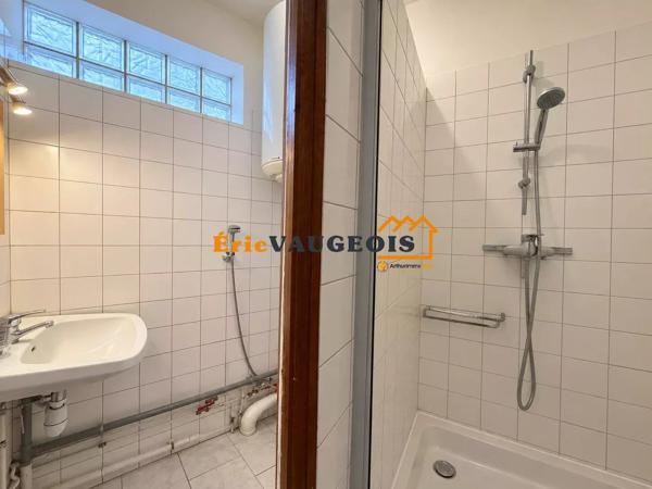 Vente                                                      Appartement
                        
                     4 pièces                      100 m2                     à Coulommiers