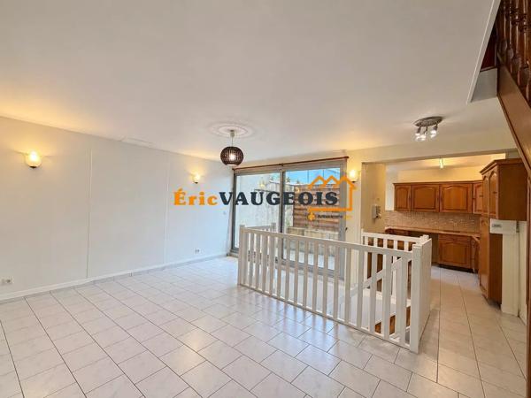 Vente                                                      Appartement
                        
                     4 pièces                      100 m2                     à Coulommiers