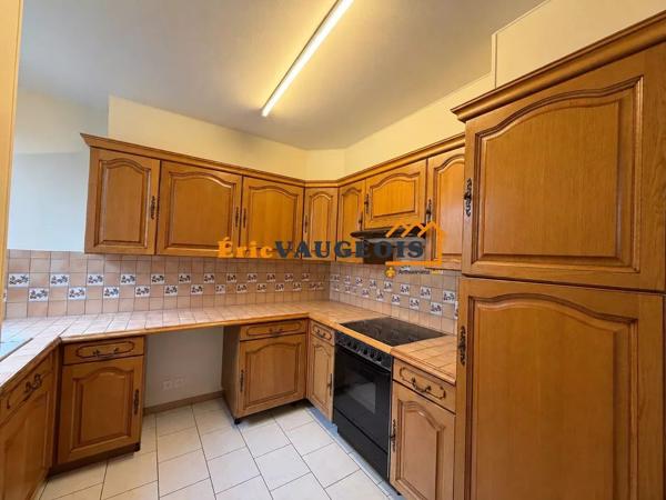 Vente                                                      Appartement
                        
                     4 pièces                      100 m2                     à Coulommiers