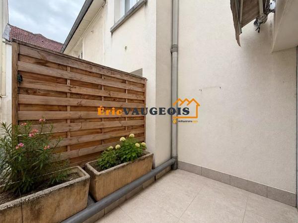 Vente                                                      Appartement
                        
                     4 pièces                      100 m2                     à Coulommiers