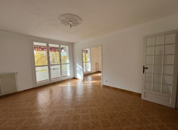 EXCLUSIVITE - Appartement Aix En Provence 4 pièces  traversant  lumineux balcon cave