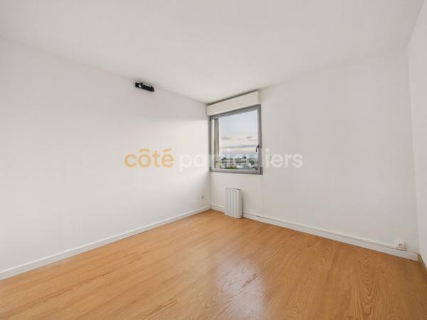 Vente
                Appartement124 m² - 5 Pièces -
                    BORDEAUX (33100)