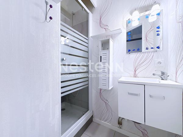 Charmant studio mezzanine rénové de 21.5 m² avec balcon, vue port & place de parking privative, Gruissan 11430