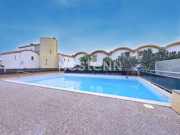 Charmant studio mezzanine rénové de 21.5 m² avec balcon, vue port & place de parking privative, Gruissan 11430