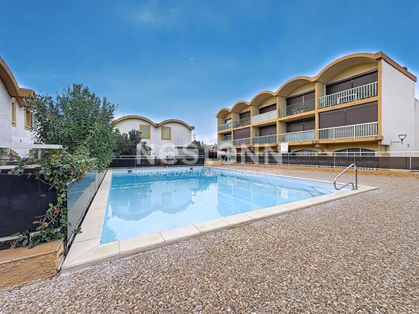 Charmant studio mezzanine rénové de 21.5 m² avec balcon, vue port & place de parking privative, Gruissan 11430