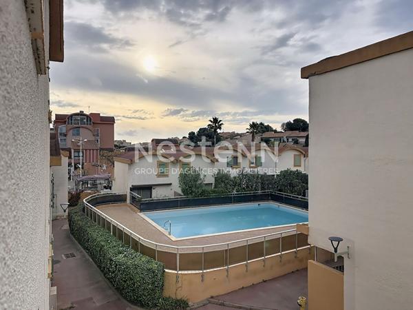 Charmant studio mezzanine rénové de 21.5 m² avec balcon, vue port & place de parking privative, Gruissan 11430