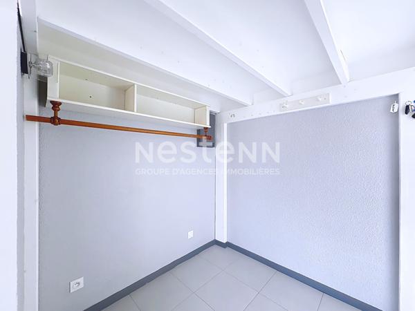 Charmant studio mezzanine rénové de 21.5 m² avec balcon, vue port & place de parking privative, Gruissan 11430