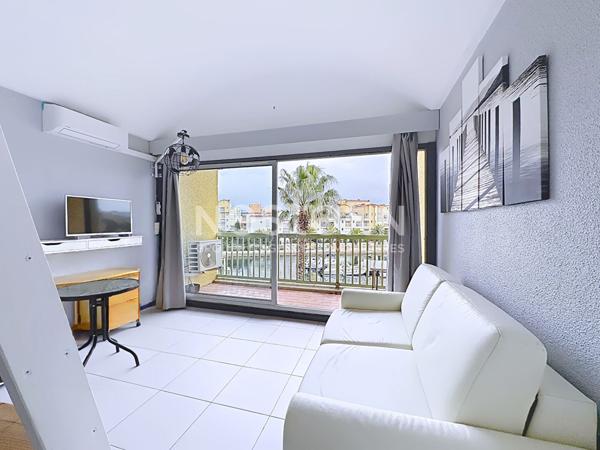 Charmant studio mezzanine rénové de 21.5 m² avec balcon, vue port & place de parking privative, Gruissan 11430