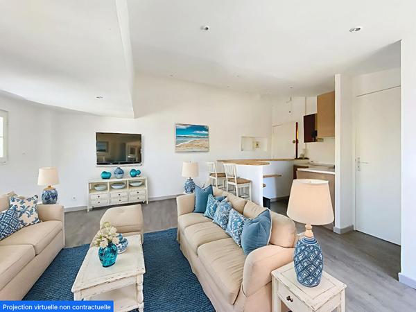 Vieux-Nice. Studio au dernier étage avec vue exceptionnelle