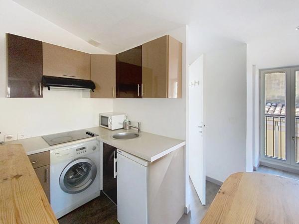 Vieux-Nice. Studio au dernier étage avec vue exceptionnelle