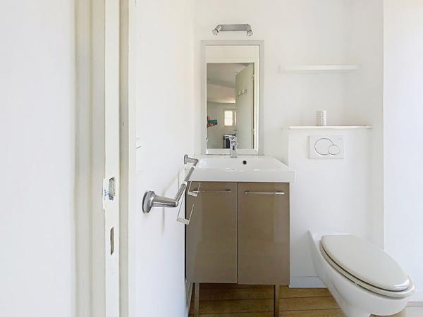 Vieux-Nice. Studio au dernier étage avec vue exceptionnelle