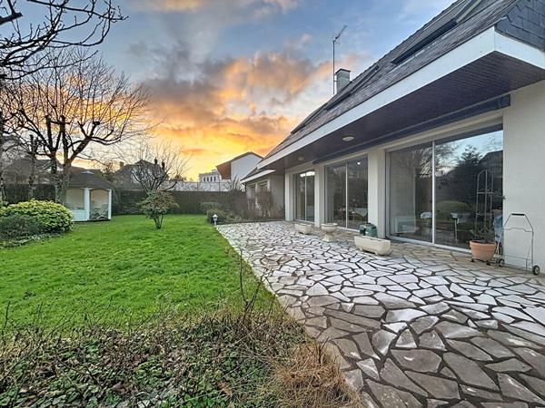 Maison d'architecte avec vie de plain pied - Laval secteur gare